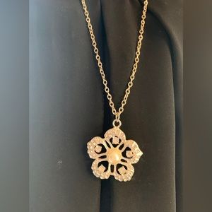 Pretty Flower Necklace